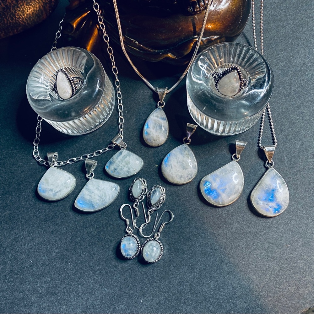 SALE BOGOFREE! Rainbow Moonstone Pendants! Sets available! 🅜🅗🅠